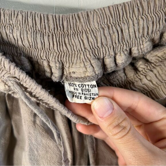Taupe Harem Pant with Elastic Waistband and Tapered Fit Free Size 100% cotton - Picture 4 of 8